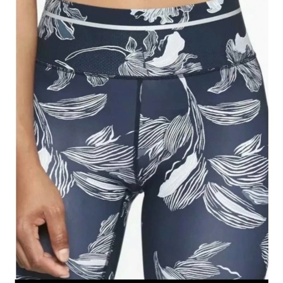 Athleta Blue Floral Sonic Cropped High Waisted Athletic Leggings Size S - Picture 2 of 10